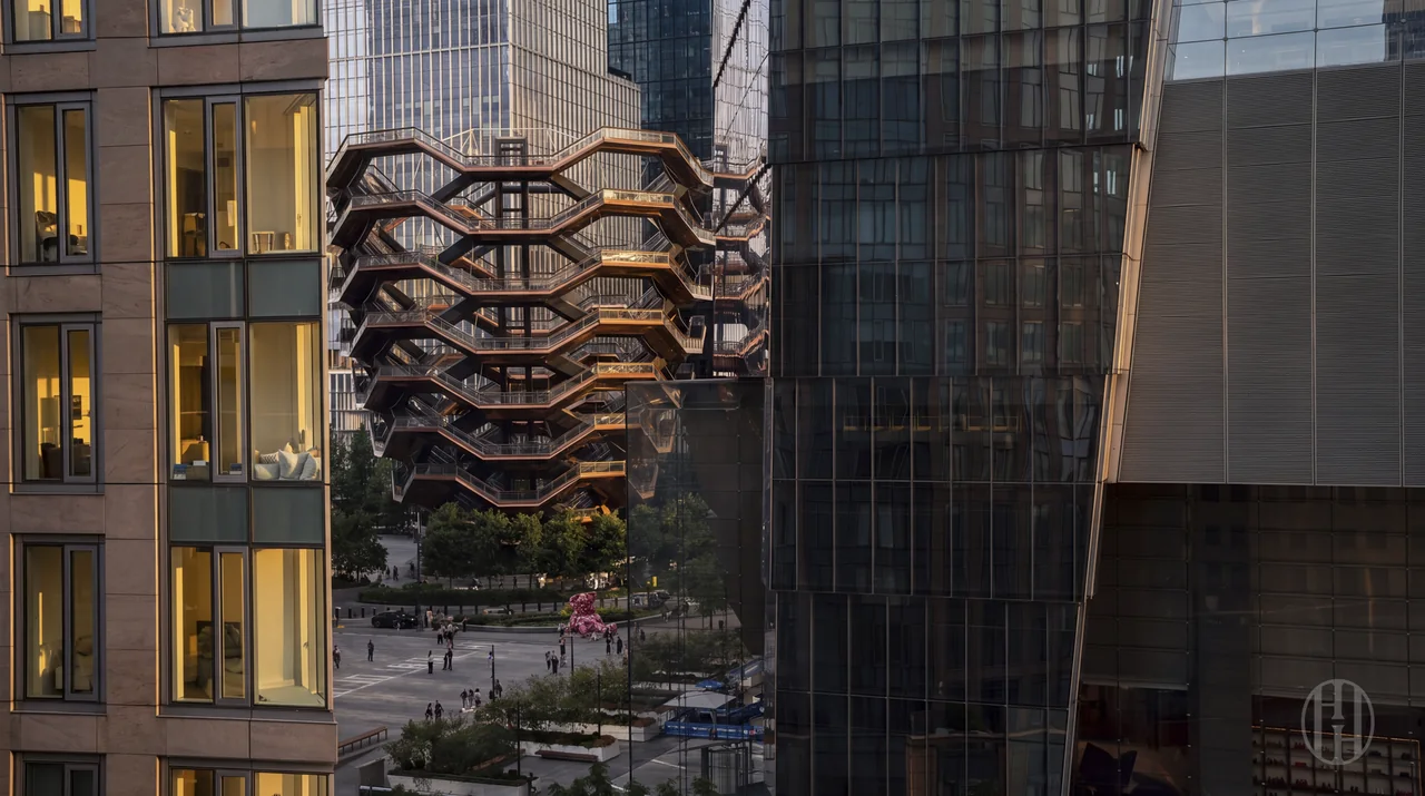 View of the Vessel and Hudson Yards at 515 West 29th Street, Residence 9