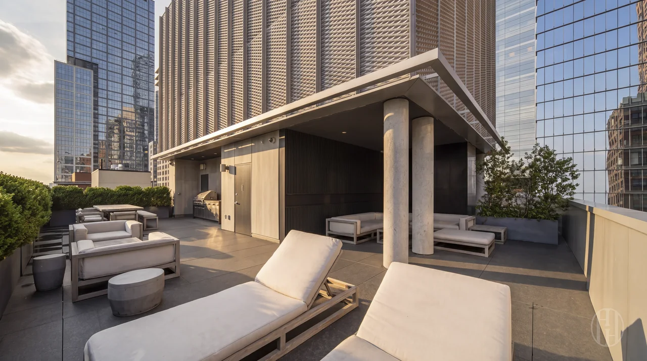 Landscaped rooftop terrace at 515 West 29th Street, Residence 9